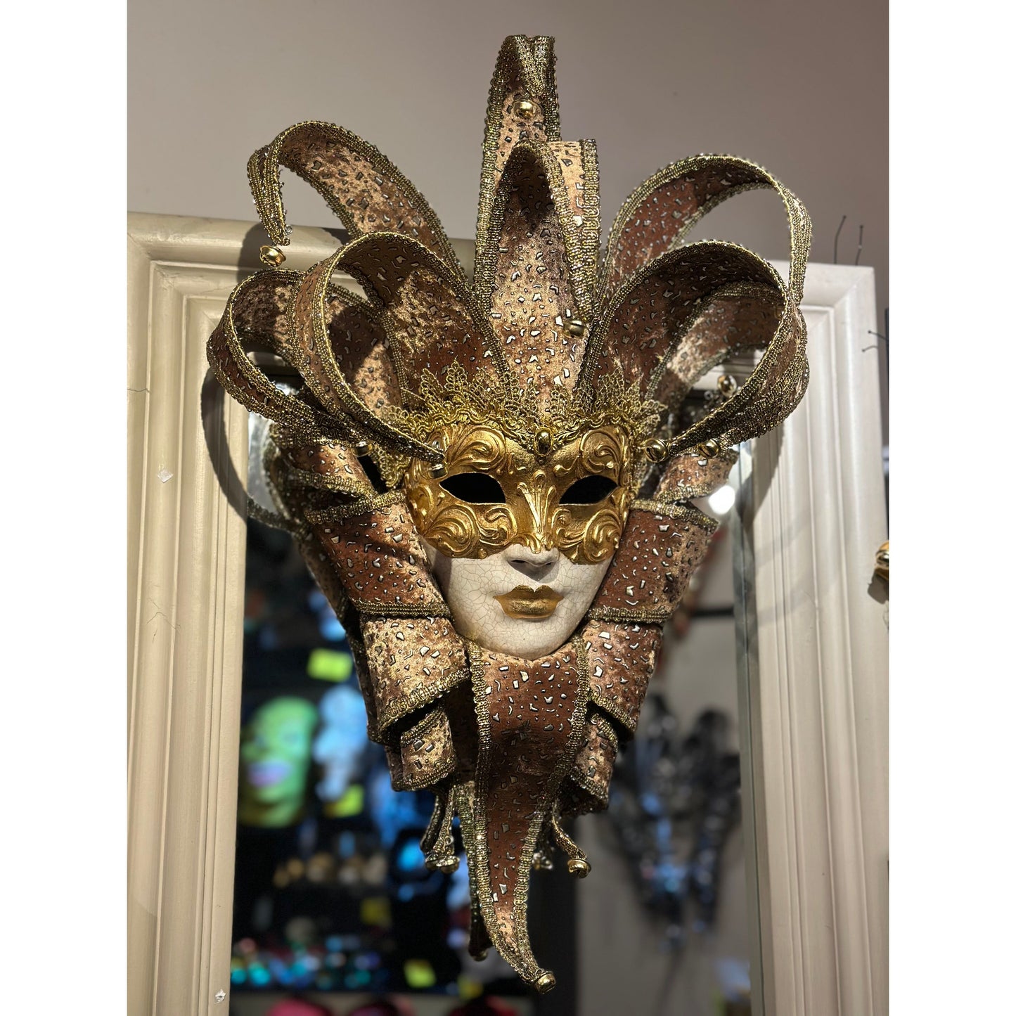 Venetiaans Jester masker in goudfluweel
