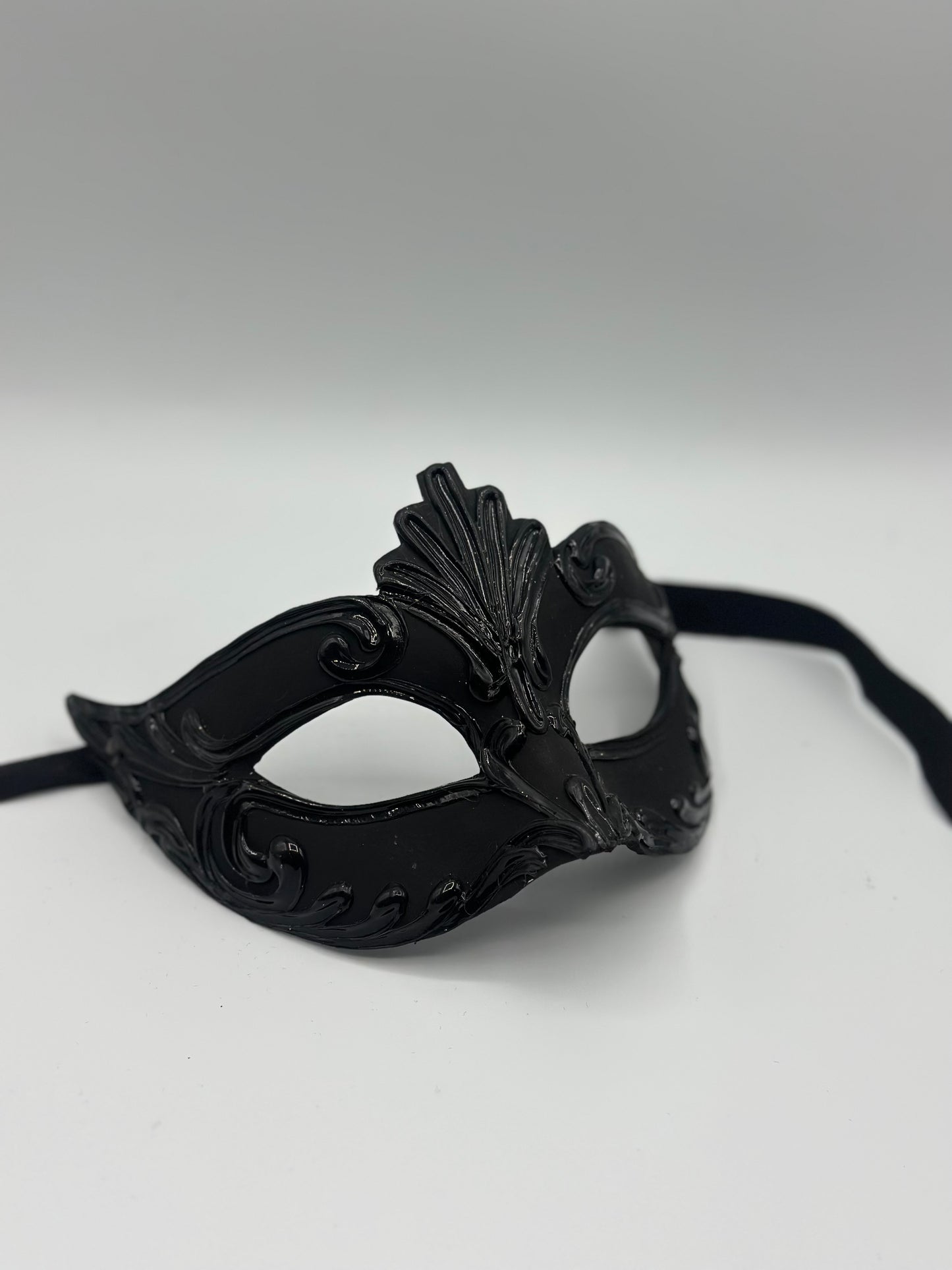 Schwarze barocke Maske