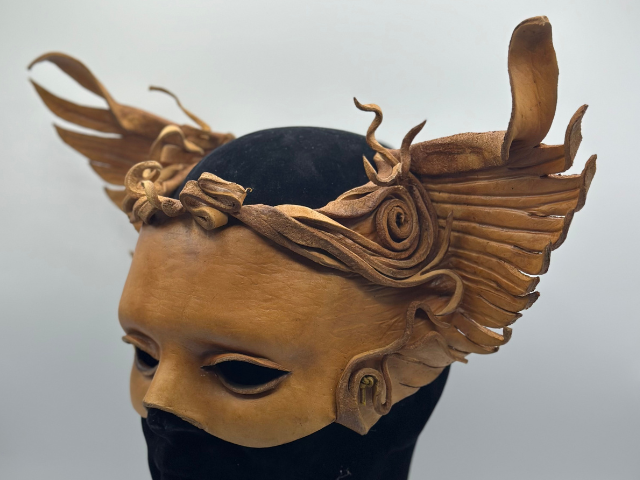 Masker van bruin leer - `Winged being mask` van natuurlijk bruin leer. gemaskerd bal masker leer - Halloween masker.