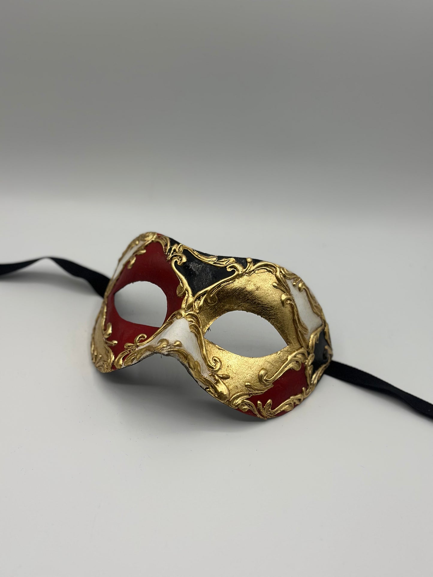 Máscara barroca veneciana hecha a mano Rojo-Negro-Oro | Máscara de mascarada de lujo hecha a mano