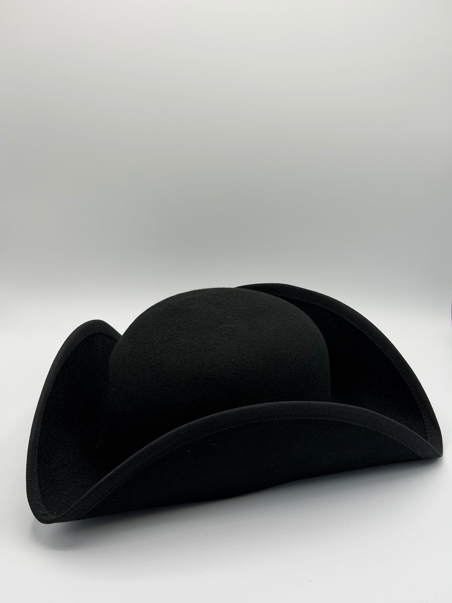 Dreispitz – Klassischer Piratenhut aus Lammwolle