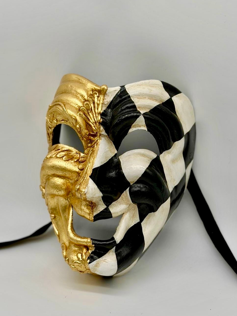 Masque comique doré et noir blanc
