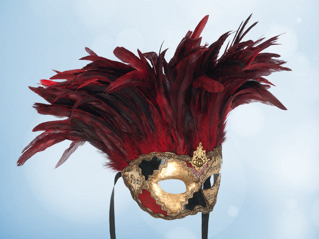 Venetiaans masker met rode veren