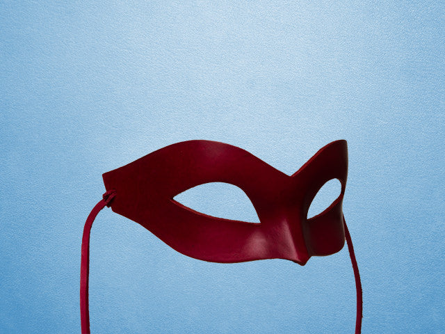 Masque rouge en cuir