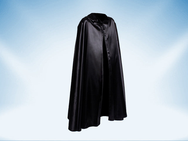 Cape noire avec col en satin